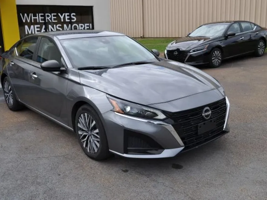 2024 Nissan Altima 2.5 SV photo 1