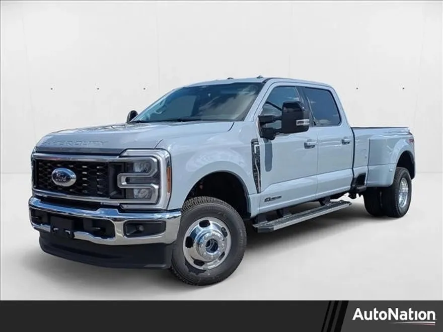 2025 Ford F-350 Lariat photo 1