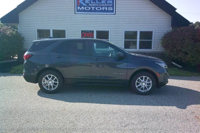2022 Chevrolet Equinox LS photo 1