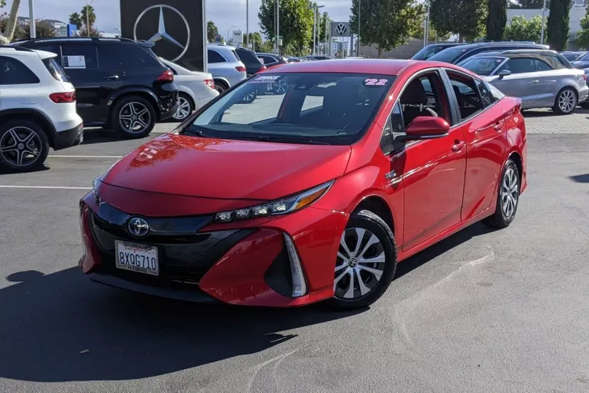 2022 Toyota Prius Prime LE photo 1