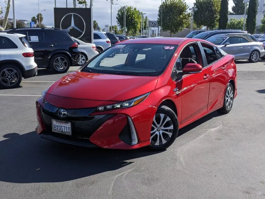2022 Toyota Prius Prime LE photo 1