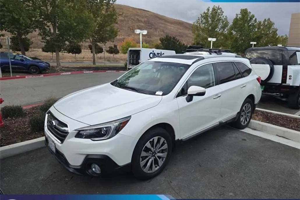 2018 Subaru Outback Touring photo 1