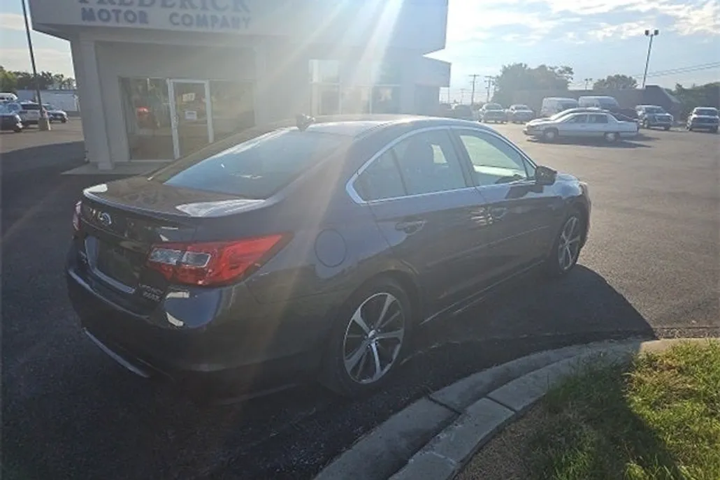 2016 Subaru Legacy 2.5i Limited photo 1