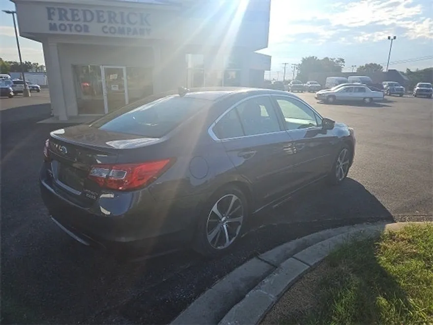2016 Subaru Legacy 2.5i Limited photo 1