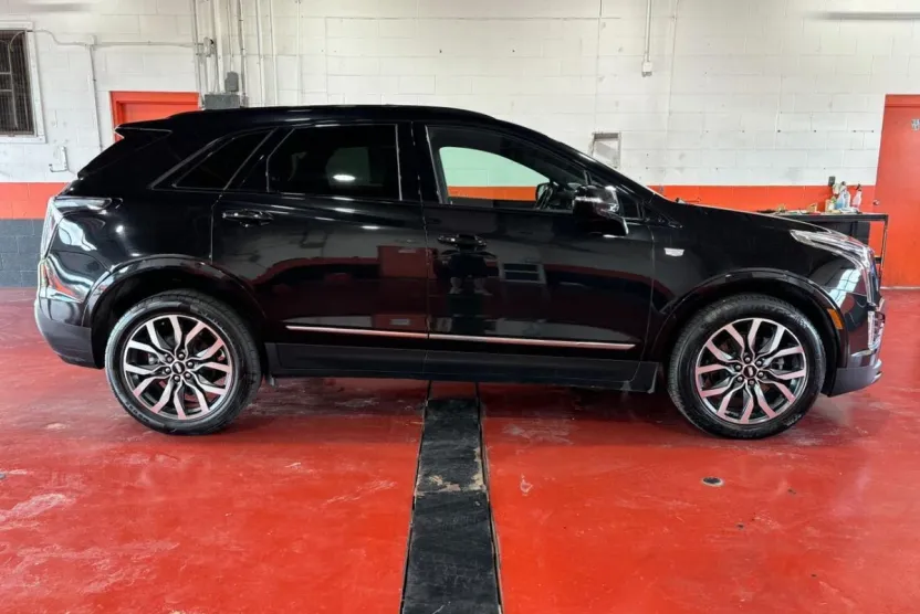 2021 Cadillac XT5 Sport photo 1