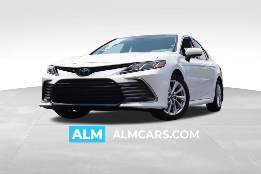 2023 Toyota Camry LE photo 1