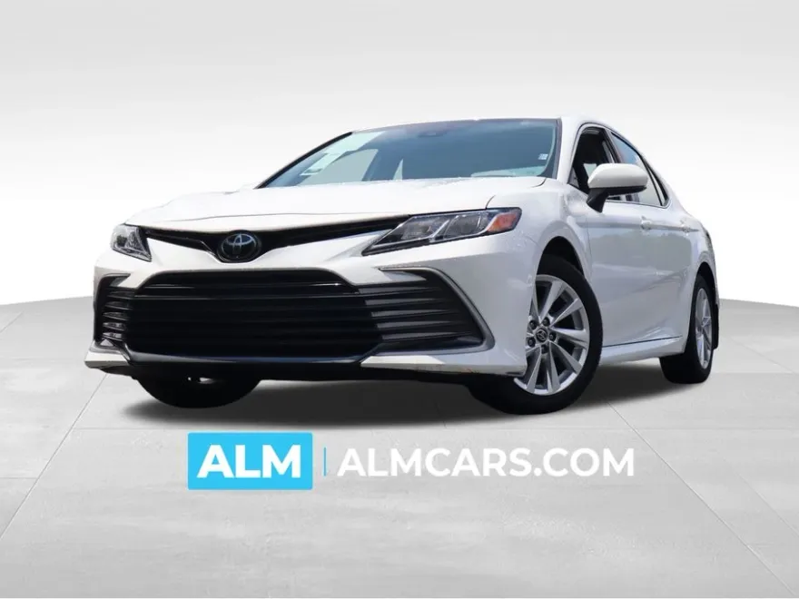 2023 Toyota Camry LE photo 1