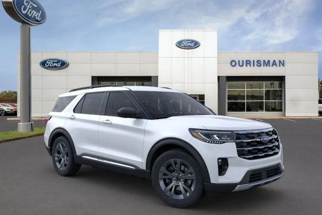 2025 Ford Explorer photo 1