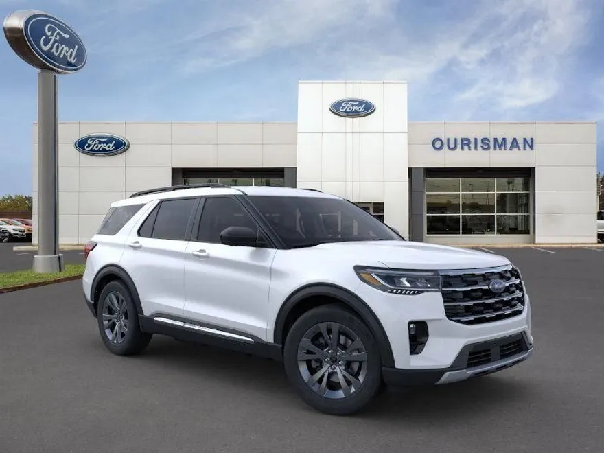2025 Ford Explorer photo 1
