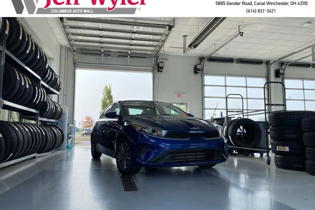 2023 Kia Forte LXS photo 1