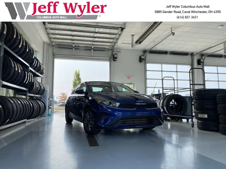 2023 Kia Forte LXS photo 1