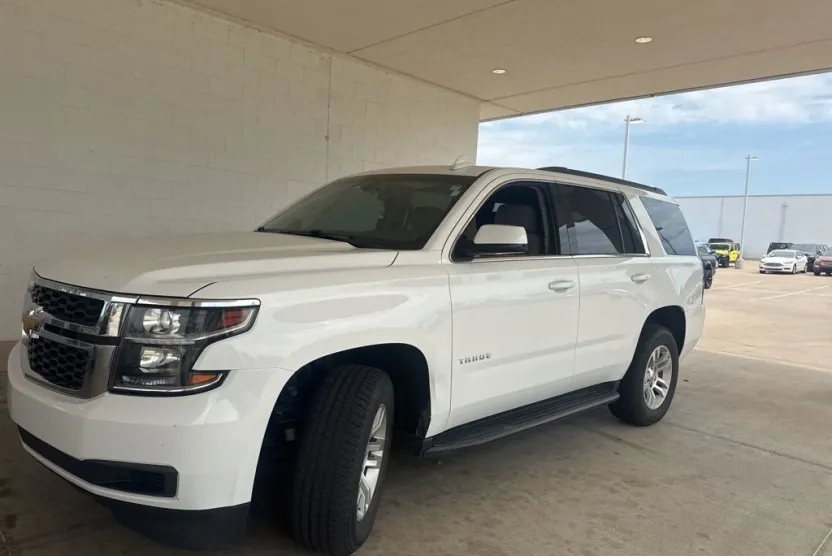2017 Chevrolet Tahoe LS photo 1