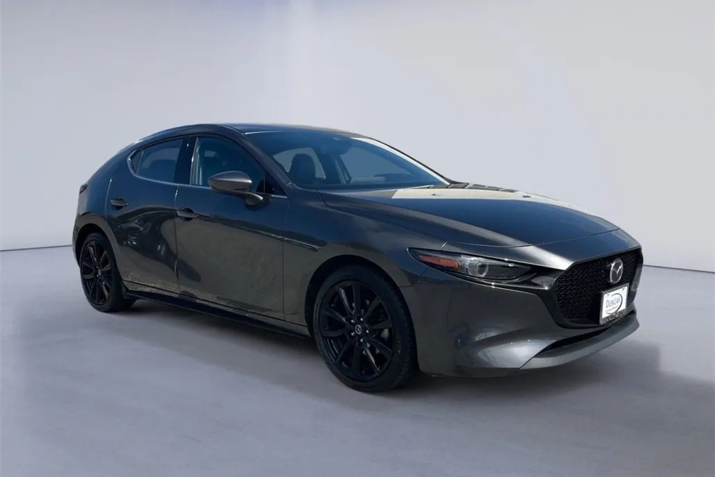 2022 Mazda Mazda3 Premium photo 1