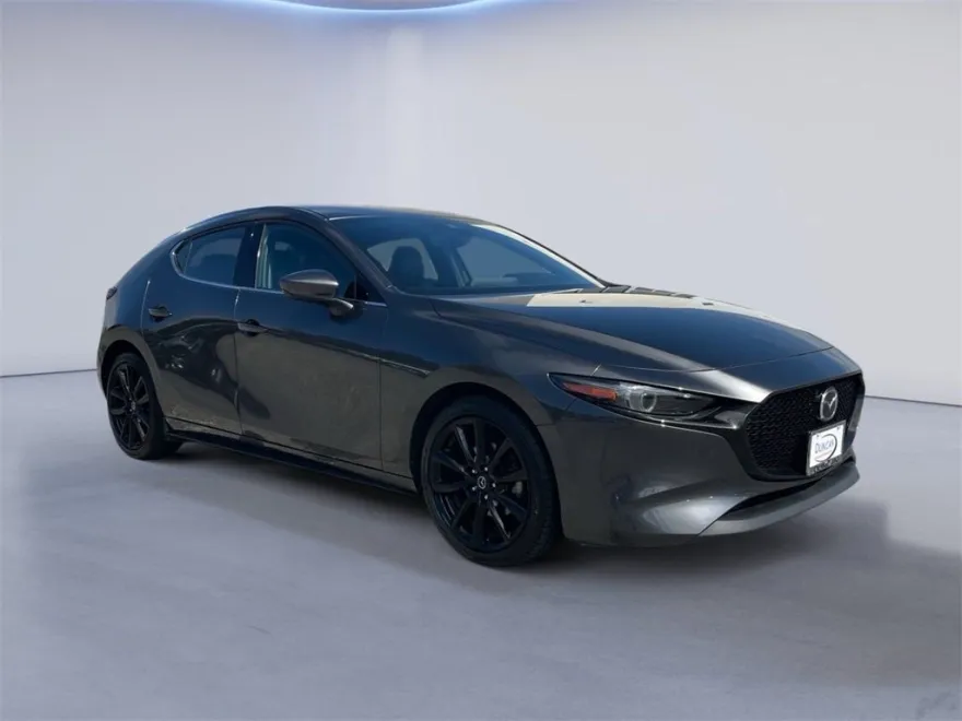2022 Mazda Mazda3 Premium photo 1