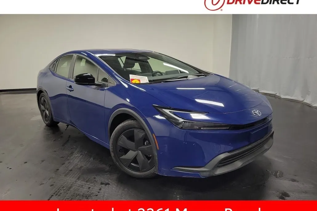 2023 Toyota Prius LE photo 1