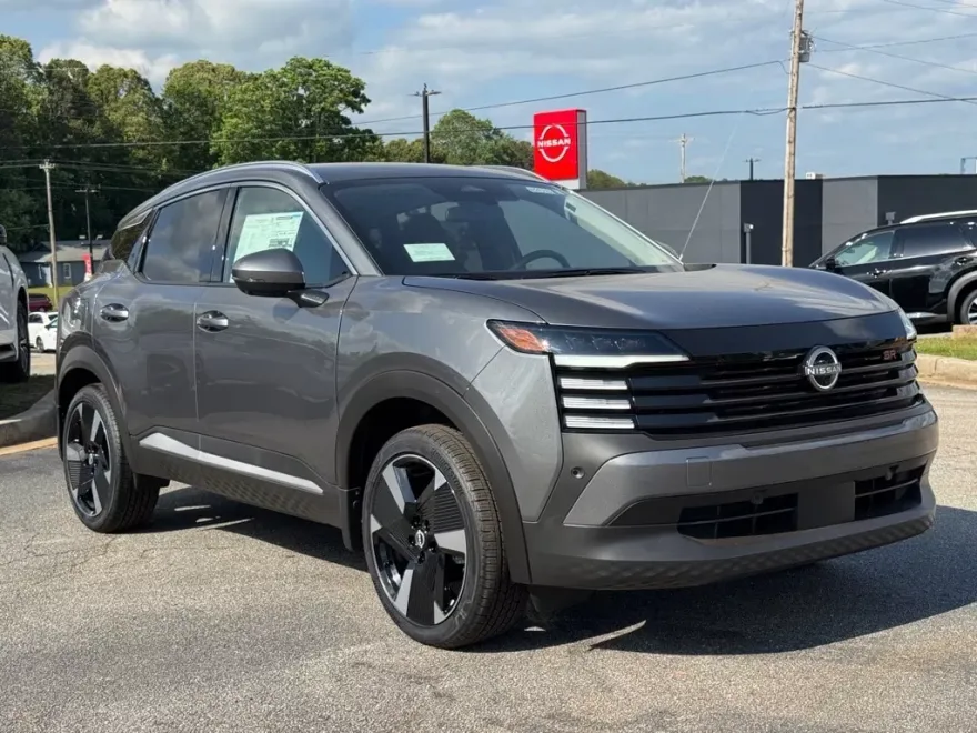 2025 Nissan Kicks SR photo 1