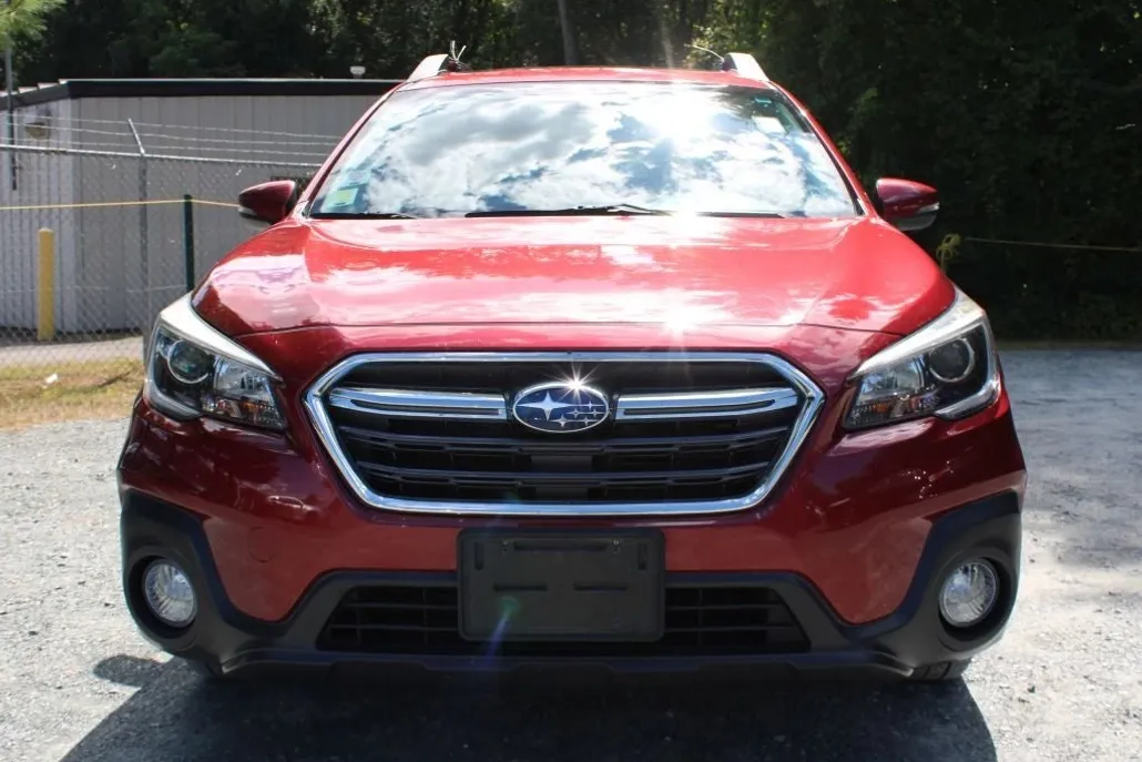 2019 Subaru Outback Premium photo 1