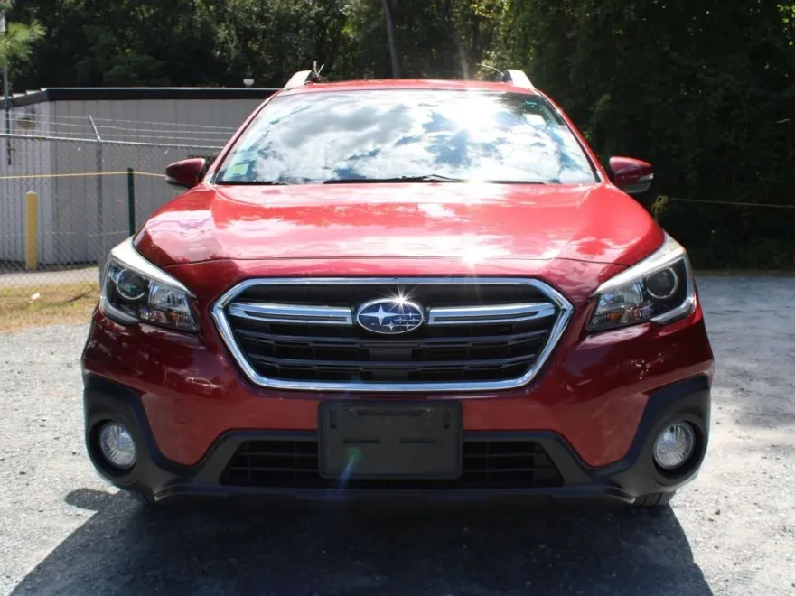 2019 Subaru Outback Premium photo 1