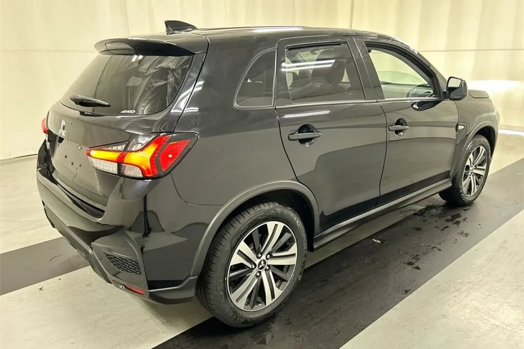2021 Mitsubishi Outlander Sport ES photo 1