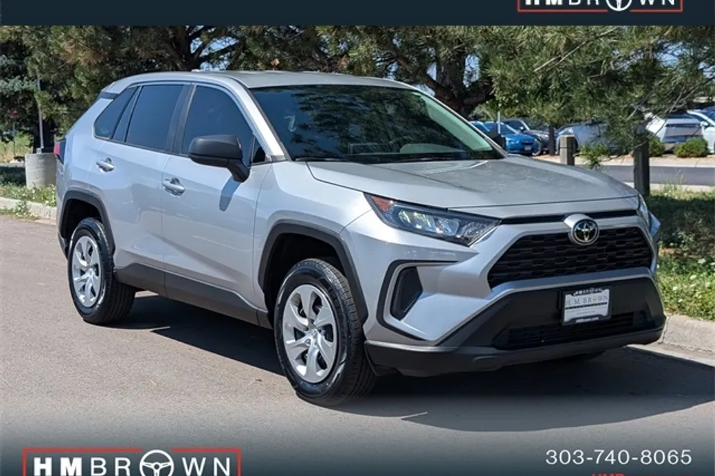 2022 Toyota RAV4 LE photo 1