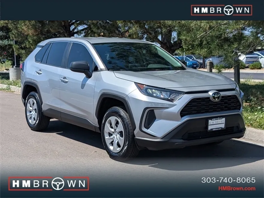 2022 Toyota RAV4 LE photo 1