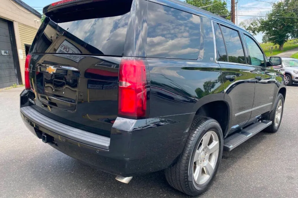 2017 Chevrolet Tahoe LT photo 1