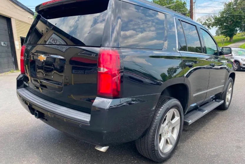 2017 Chevrolet Tahoe LT photo 1