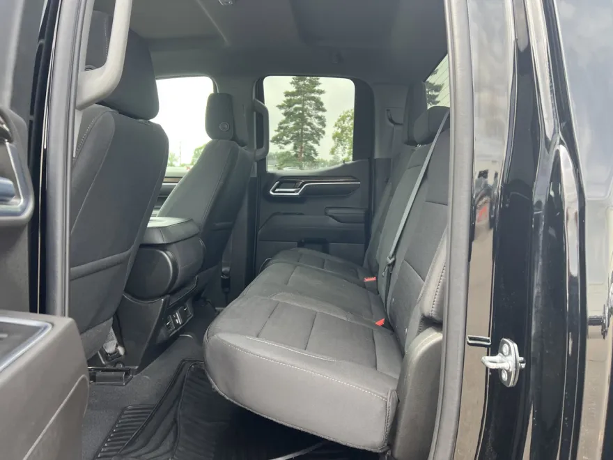 2022 Chevrolet Silverado 1500 LT photo 1