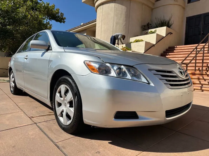 2007 Toyota Camry LE photo 1