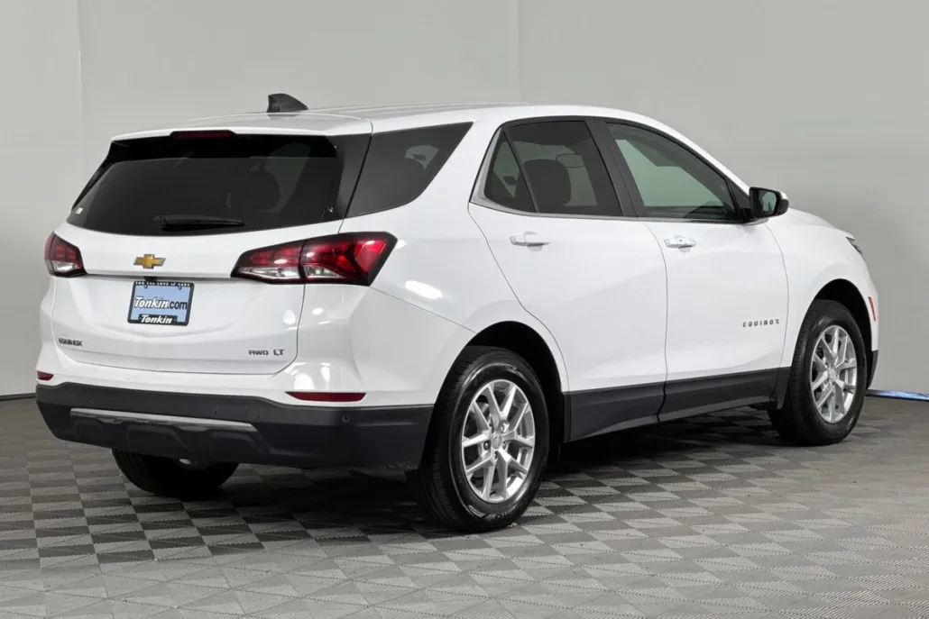 2024 Chevrolet Equinox LT photo 1