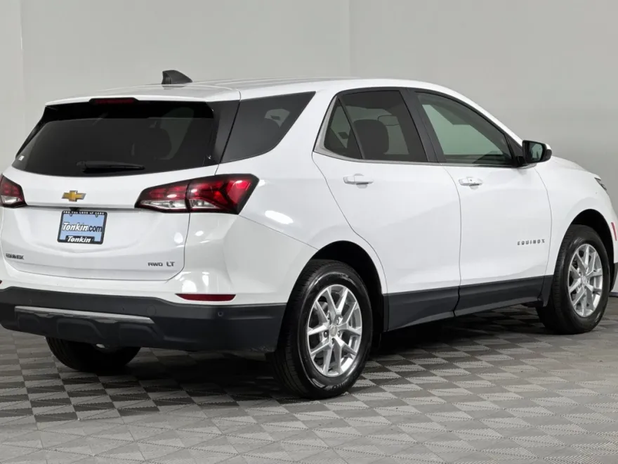 2024 Chevrolet Equinox LT photo 1