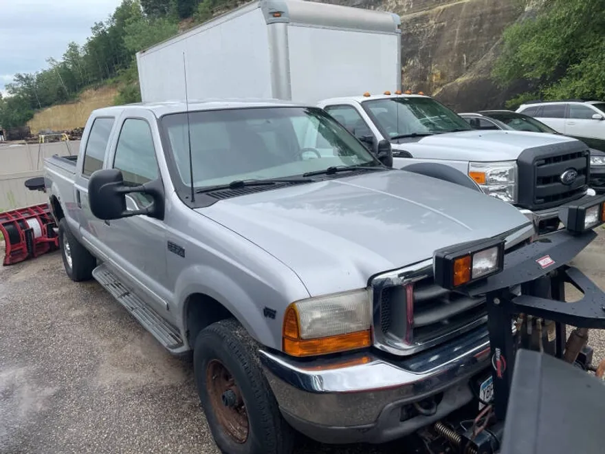 2001 Ford F-350 XLT photo 1