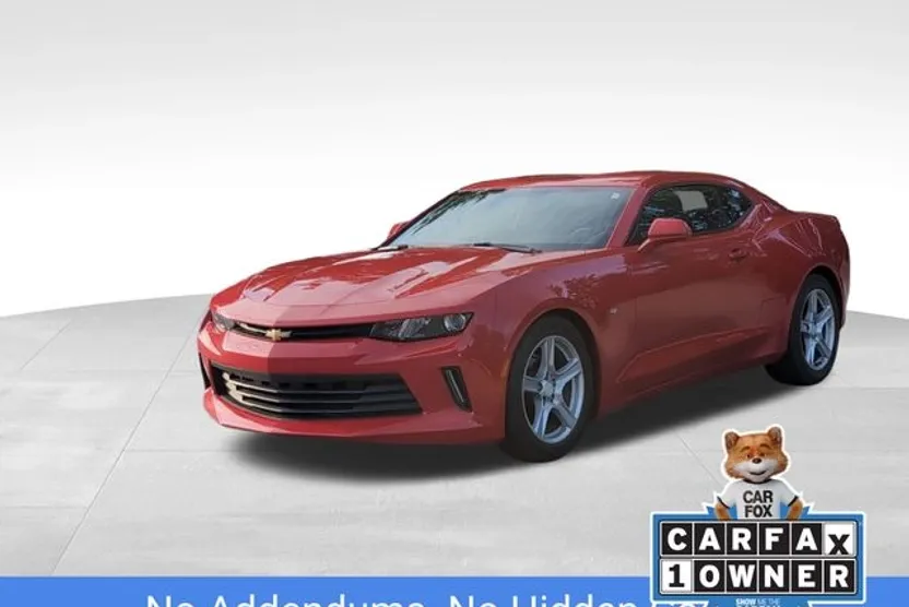 2017 Chevrolet Camaro 1LT photo 1