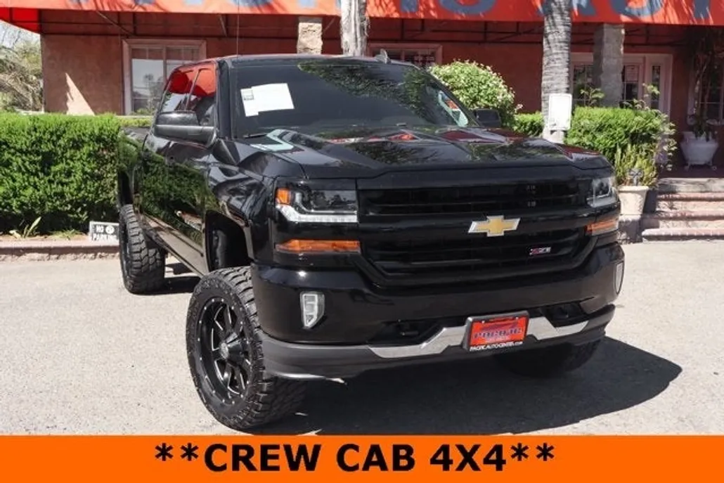 2017 Chevrolet Silverado 1500 LT photo 1