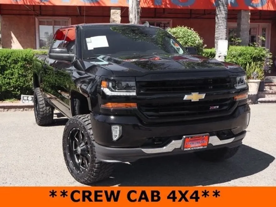 2017 Chevrolet Silverado 1500 LT photo 1