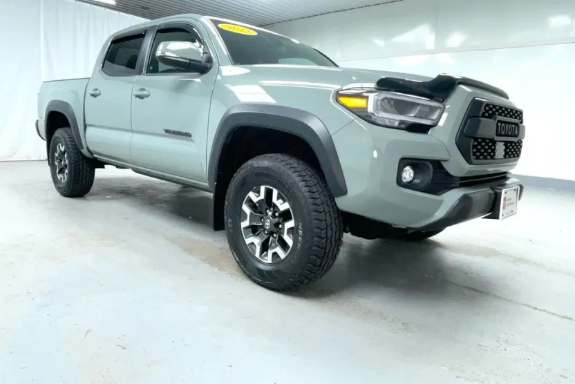2023 Toyota Tacoma TRD Off-Road photo 1