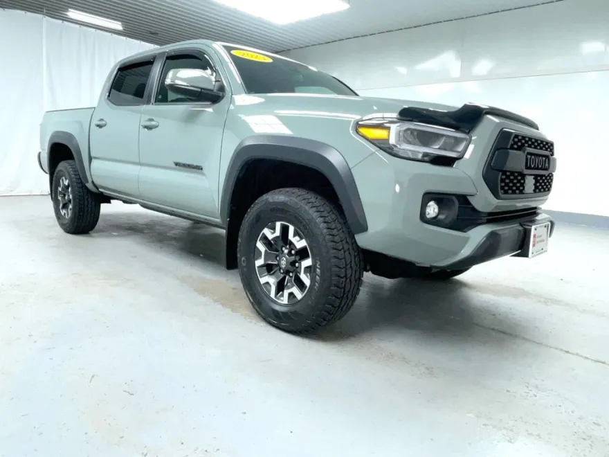 2023 Toyota Tacoma TRD Off-Road photo 1