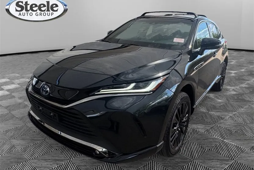 2024 Toyota Venza LE photo 1