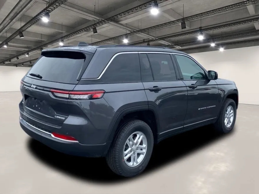 2025 Jeep Grand Cherokee Laredo photo 1