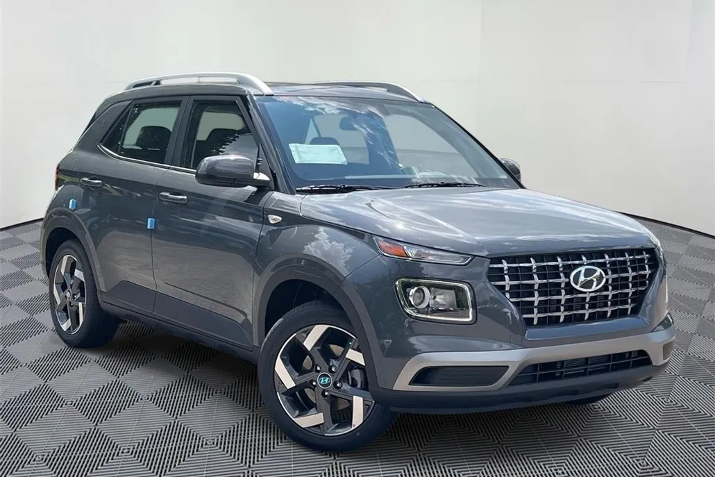 2025 Hyundai Venue SEL photo 1