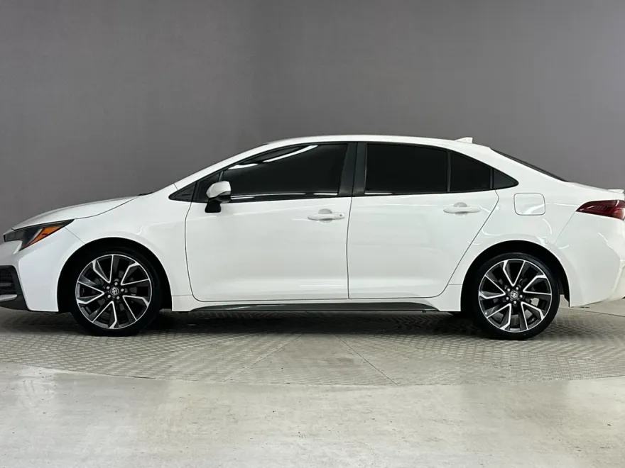 2022 Toyota Corolla SE photo 1