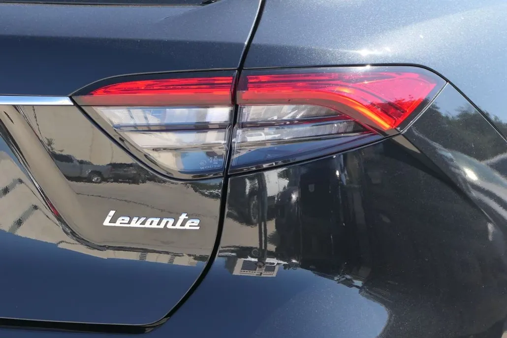 2022 Maserati Levante Base GT photo 1