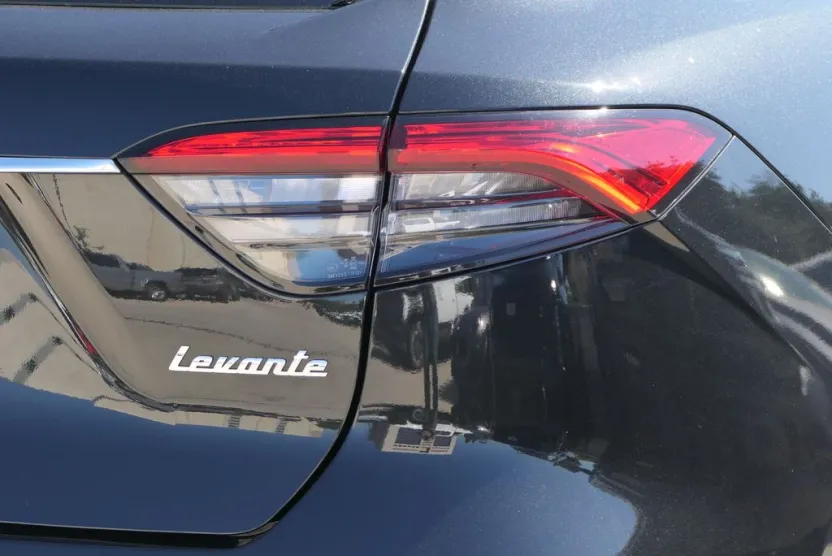 2022 Maserati Levante Base GT photo 1
