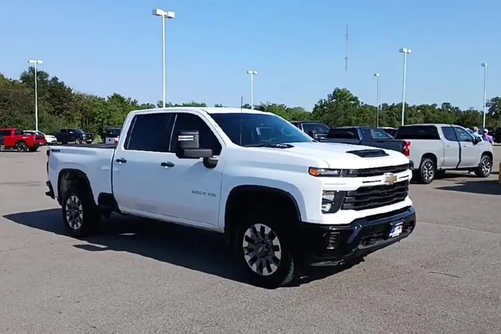 2024 Chevrolet Silverado 2500HD Custom photo 1