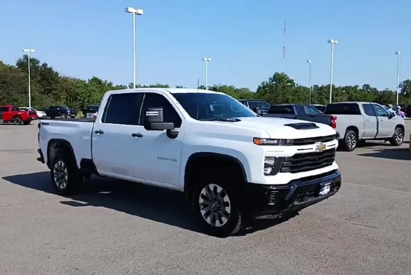 2024 Chevrolet Silverado 2500HD Custom photo 1