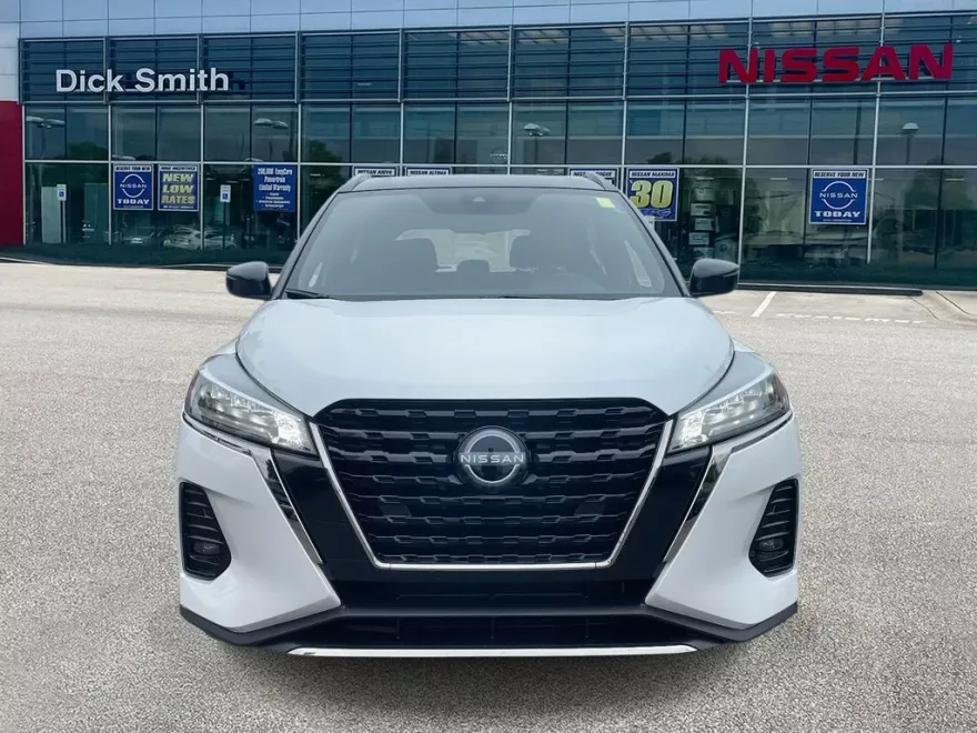 2024 Nissan Kicks SR photo 1