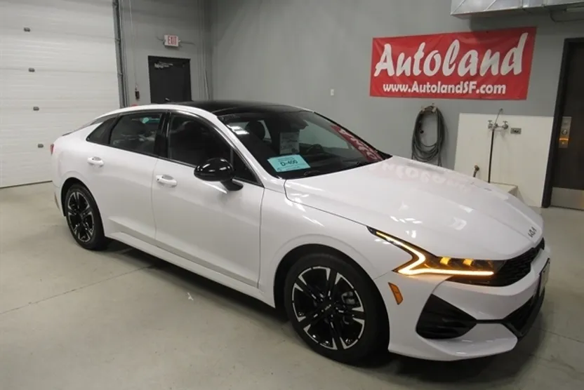2024 Kia K5 GT-Line photo 1