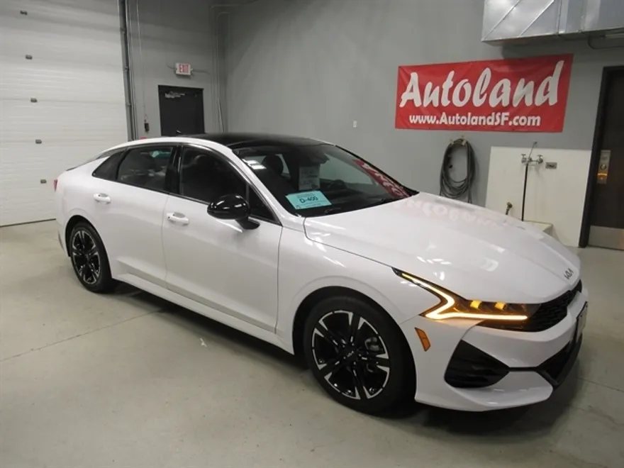 2024 Kia K5 GT-Line photo 1