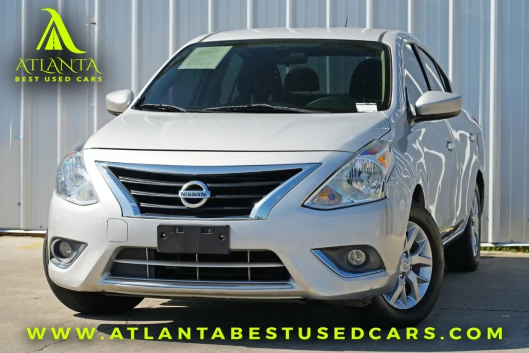 2018 Nissan Versa SV photo 1