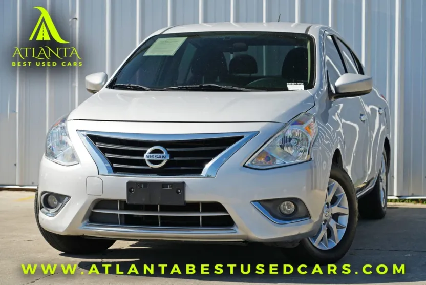 2018 Nissan Versa SV photo 1